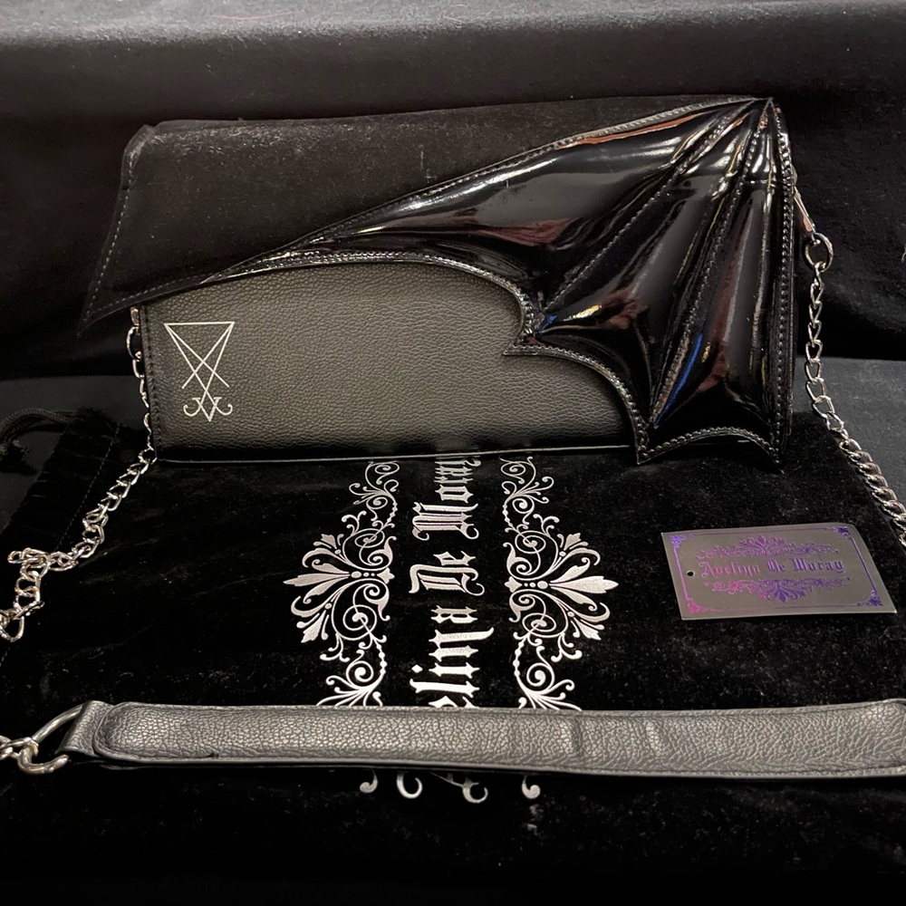 Avelina De Moray Black Friday clutch